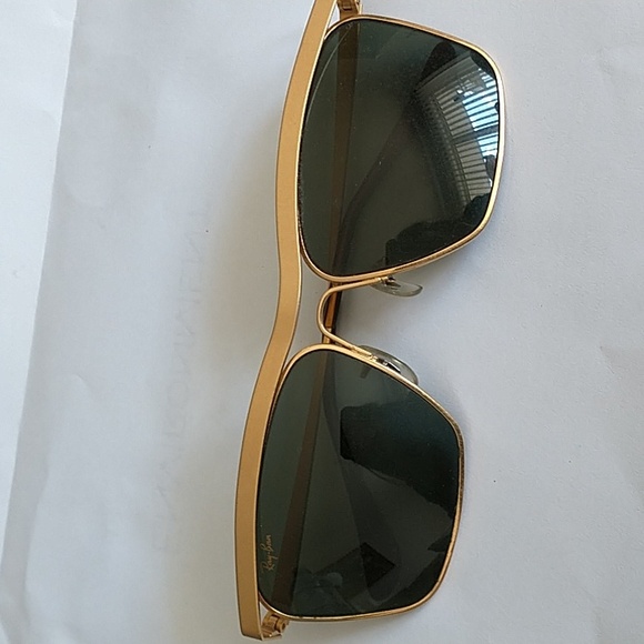 Elegant Ray-Ban Gold Frame Sunglasses - Picture 4 of 4